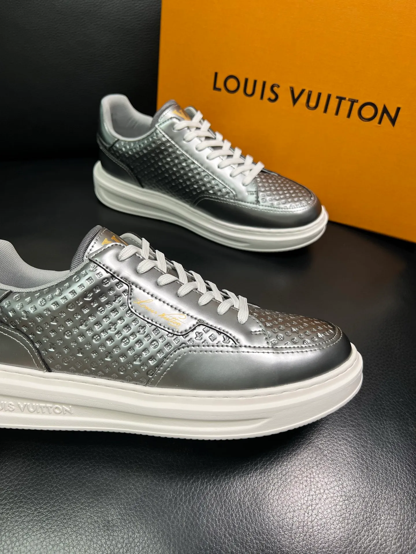 Men's shoes 💰740 Lv high quality top crafts Louis Vuitton sports shoes counter synchronized with original factory configuration, uppers imported from Italy, high-quality splicing colorful complex crafts, imported mesh pads soft and comfortable, soles: original soles specially provided by the original factory, T men's shoes 💰U exclusive movable molded soles super comfortable, original factory and single goods, welcome to compare, code number 38-44 (customized 45) 85867